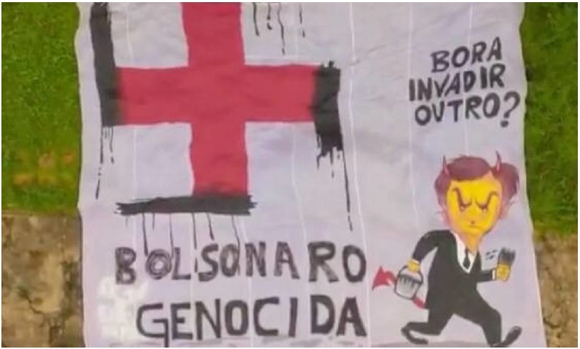 Faixa de manifestantes aberta na Esplanada dos Ministérios: “Bolsonaro genocida”, Época, 18/03/2021