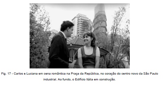 Fig. 17 - Carlos e Luciana em cena romântica na Praça da República, no coração do centro novo da São Paulo industrial. Ao fundo, o Edifício Itália em construção.